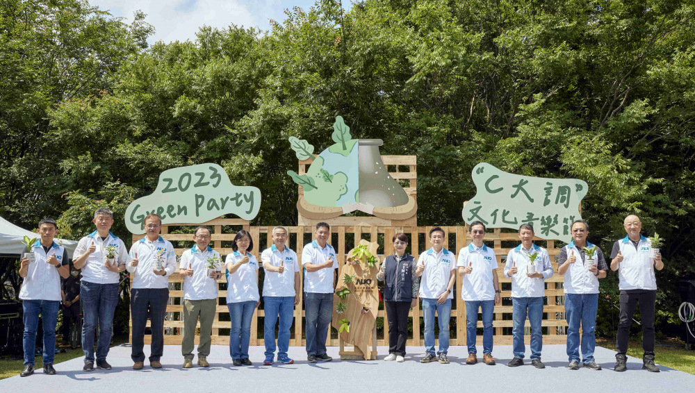 友達光電攜手供應商夥伴及台中市政府，共同倡議及推廣加樹減塑、節能減碳的淨零綠生活