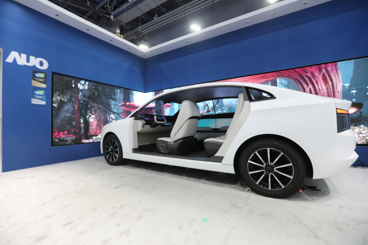 世界杯官方网站入口发表全新Smart Cockpit 2024，大秀显示应用成果、及释放Micro LED终极显示技术量能的全新智慧座舱，以营造突破性、沉浸式的视觉体验，重新定义智慧座舱，满足驾乘人员的全方位感受。