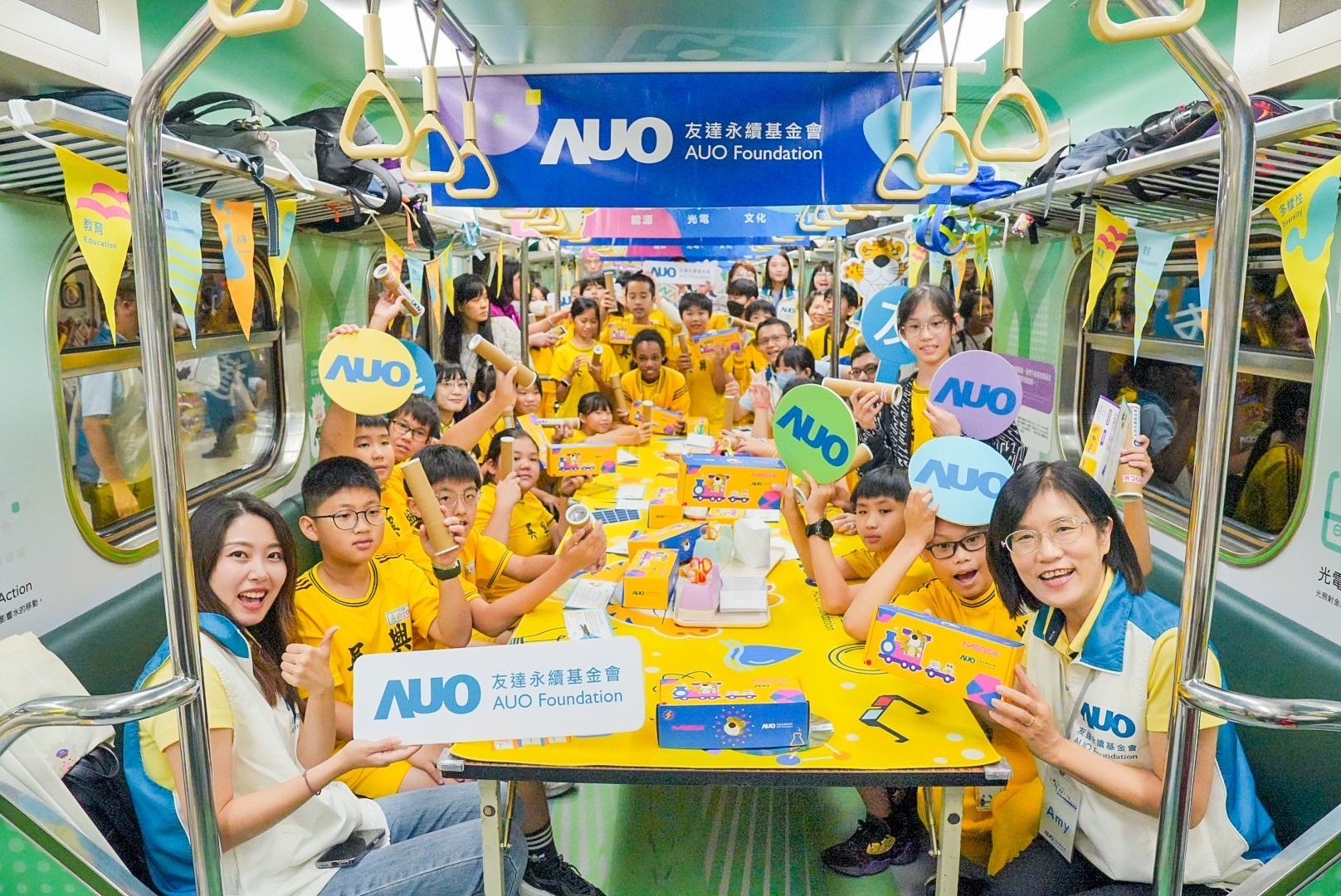 友達永續基金會響應國科會推動的「臺灣科普環島列車」正式啟航，透過「生活中的科學」車廂課程設計，展開為期6天巡迴全臺17個縣市、停靠32站的移動式科普之旅