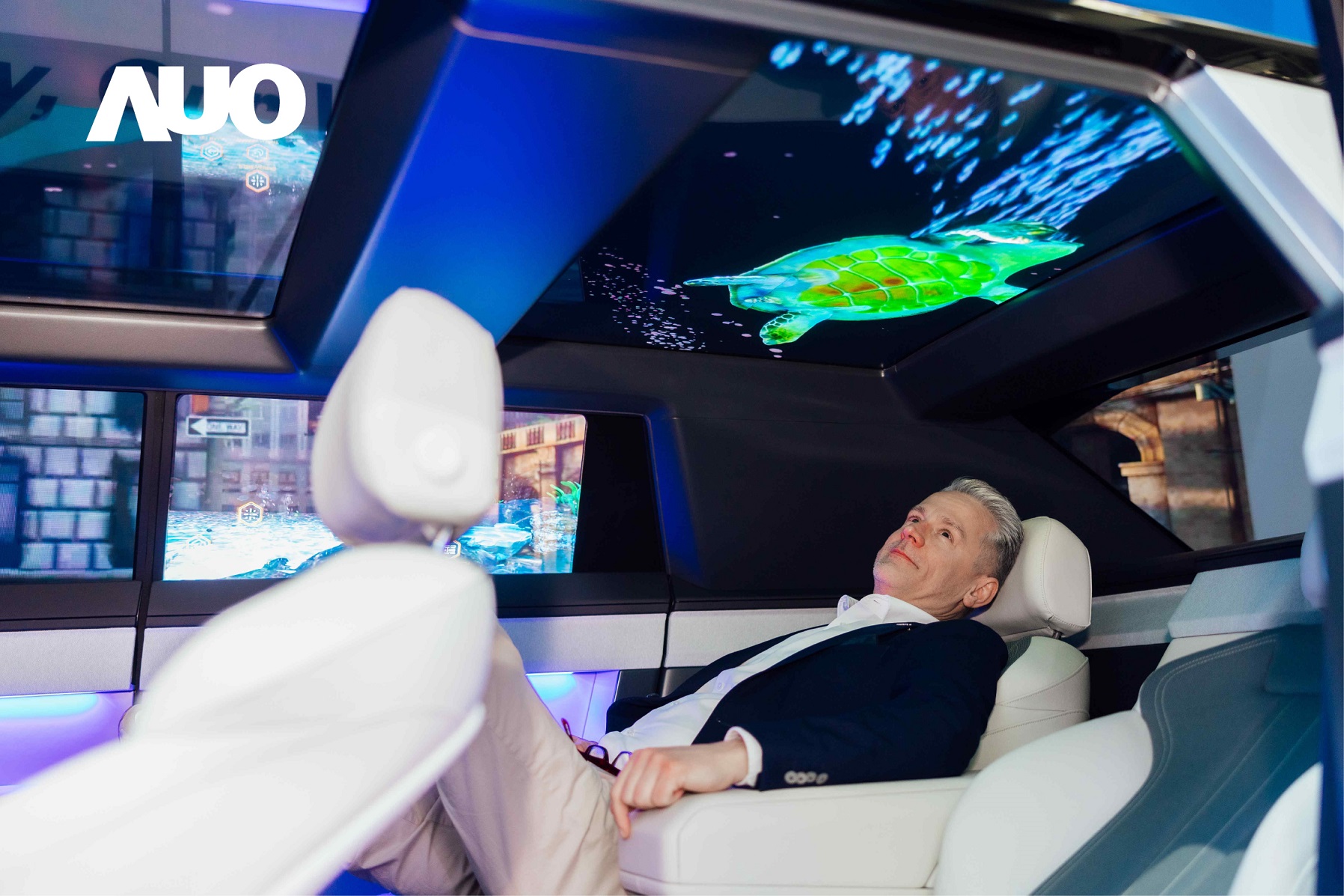 世界杯官方网站入口Smart Cockpit 2025集Micro LED透明、大型化、可挠优势之大成，携手BHTC打造未来视界的车用Display HMI解决方案